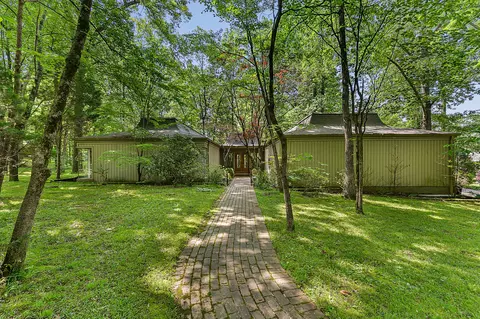 74 Tall Oaks Dr, Jackson, TN 38305