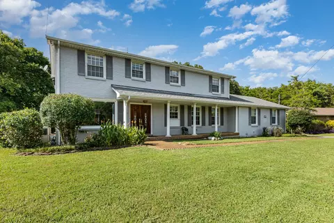 232 Clearlake Dr W, Nashville, TN 37217