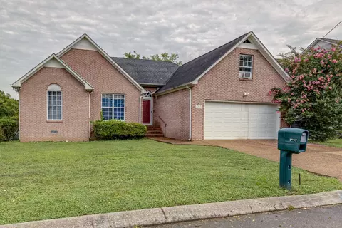 1767 University Dr, Columbia, TN 38401