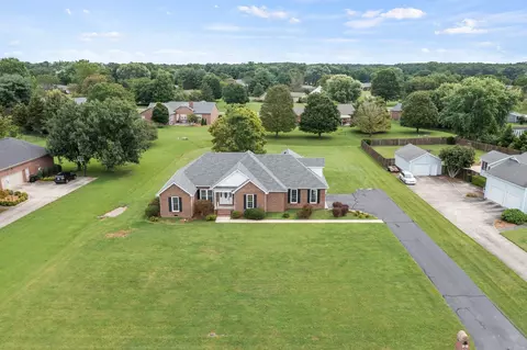 814 Twelve Oaks Rd, Tullahoma, TN 37388