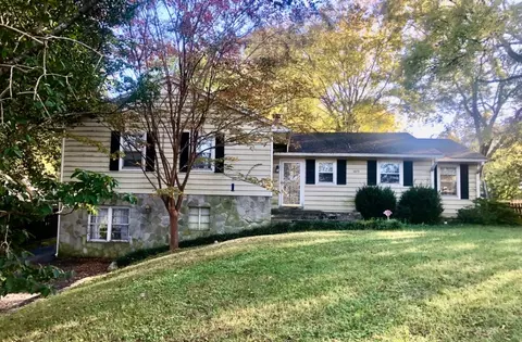 1073 Rolling Fields Cir, Columbia, TN 38401