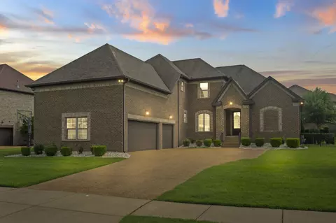341 Crooked Creek Ln, Hendersonville, TN 37075