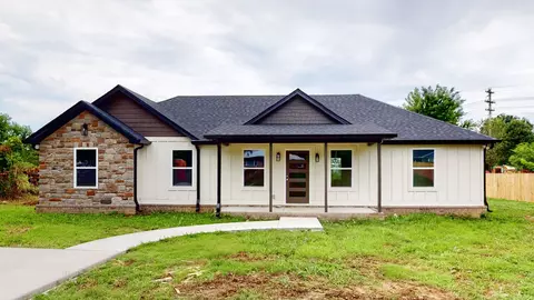 869 W Main St, Smithville, TN 37166