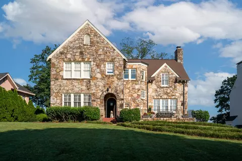 75 S Crest Rd, Chattanooga, TN 37404