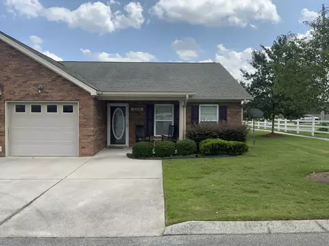 1304 Applebrook Dr, Rossville, GA 30741