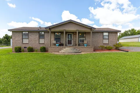 70 Byars Ln, Castalian Springs, TN 37031