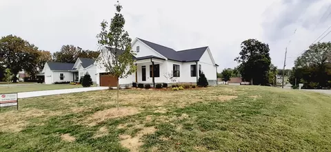 184 Locust St, Mcewen, TN 37101
