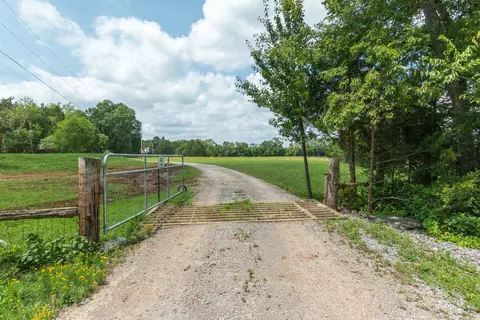 1760 E Pitts Ln, Murfreesboro, TN 37130