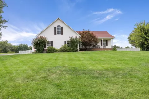 1008 Cliff White Rd, Columbia, TN 38401