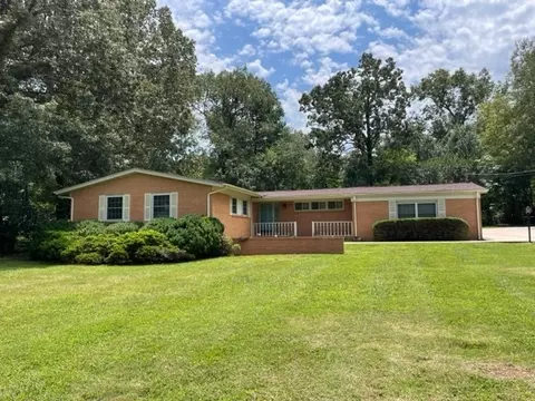 110 Oak Park Dr, Tullahoma, TN 37388