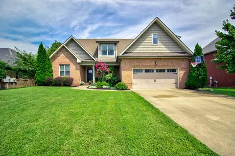1050 Willow Cir, Clarksville, TN 37043