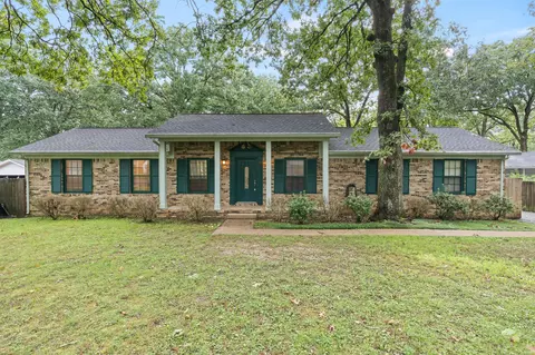 300 Foxboro Ln, Tullahoma, TN 37388