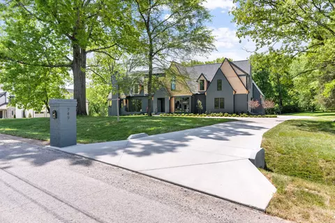 749 W Meade Dr, Nashville, TN 37205