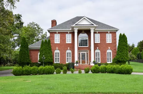 108 Meadowlake Dr, Gallatin, TN 37066