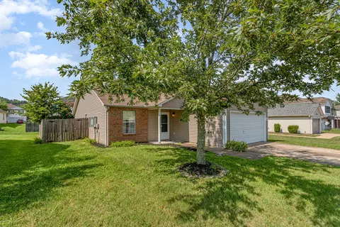 2125 Carlton Ln, Thompsons Station, TN 37179