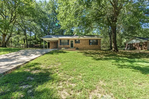 619 Blue Bonnett Ln, Bolivar, TN 38008