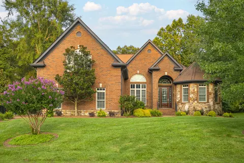 1197 Meadow Bridge Ln, Arrington, TN 37014