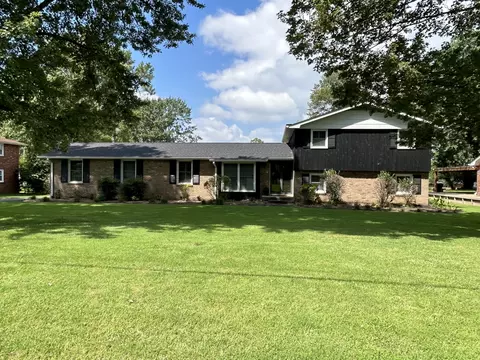 156 East Dr, Hendersonville, TN 37075