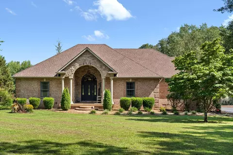 1212 Calvary Church Rd, Cedar Hill, TN 37032