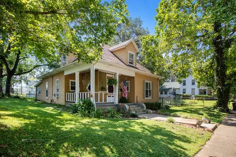 407 S Main St, Dickson, TN 37055