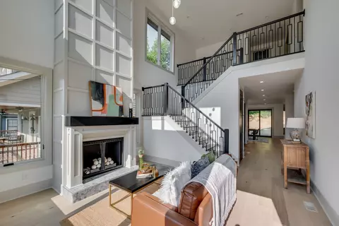 706 Village Ct, Nashville, TN 37206