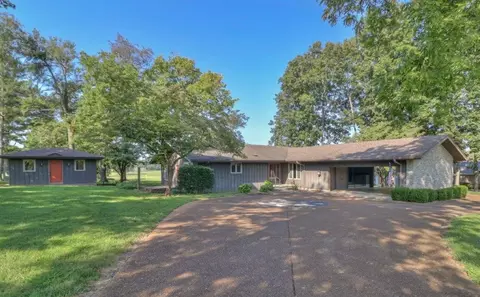 418 Riverbend Country Club Rd, Shelbyville, TN 37160
