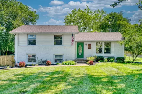 110 Shadow Ln, Hendersonville, TN 37075