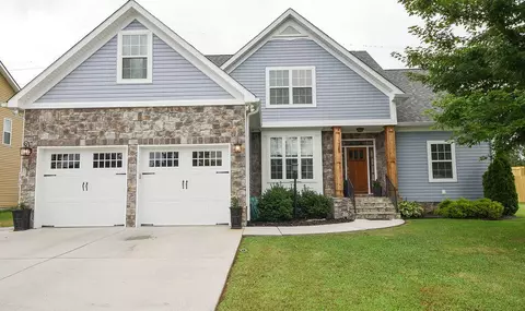 1736 Holly Oak Ln, Chattanooga, TN 37421