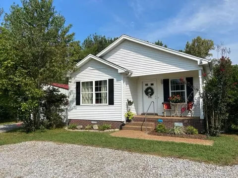 764 College St, Portland, TN 37148