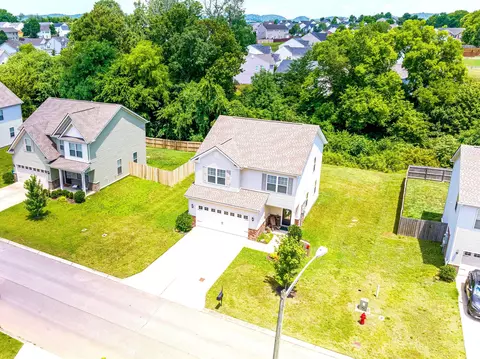8017 Regiment Dr, Spring Hill, TN 37174 photo 2