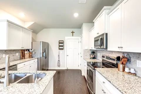 8017 Regiment Dr, Spring Hill, TN 37174 photo 7