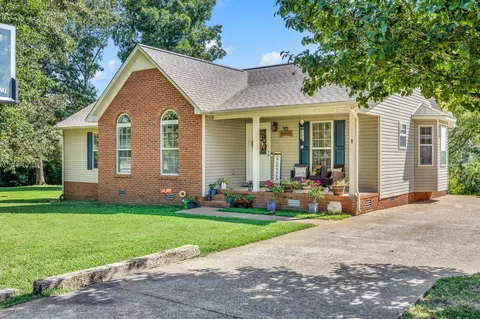 112 E Laurel Dr, Lawrenceburg, TN 38464