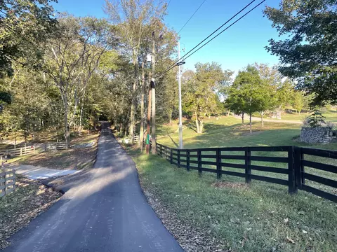 8391 Collins Rd, Nashville, TN 37221