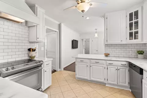 523 Hogan Rd, Nashville, TN 37220