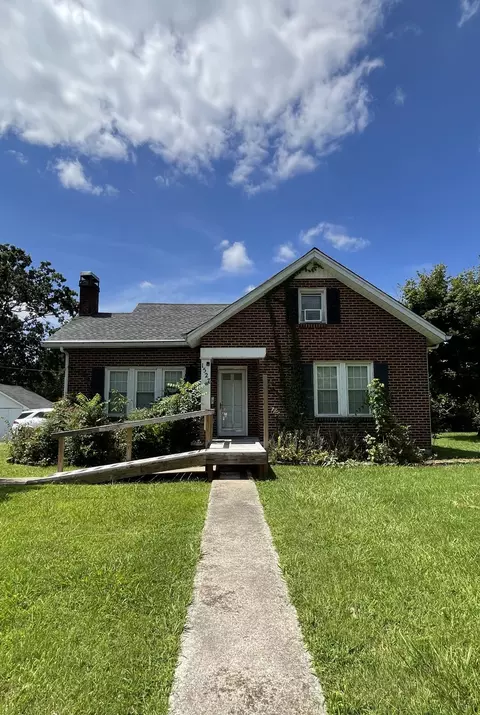 1527 Pleasant Grove Rd, Westmoreland, TN 37186