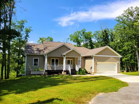 150 Treasure Cove Dr, Smithville, TN 37166