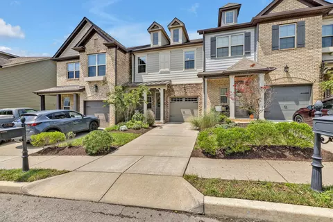 1596 Hampshire Pl, Thompsons Station, TN 37179