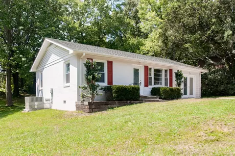 314 W Chestnut St W, Dickson, TN 37055