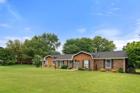 200 Willow Lake Dr, Portland, TN 37148
