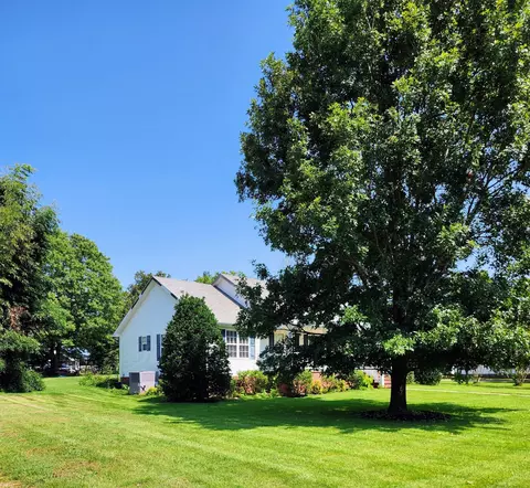 301 W King St, Morrison, TN 37357 photo 4