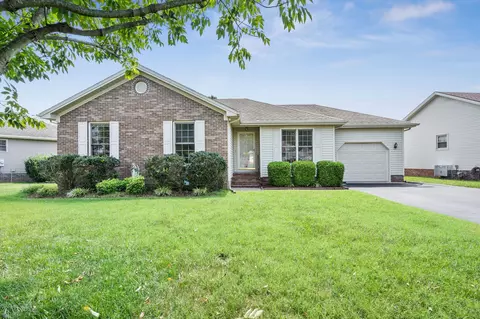 633 Hunters Ln, Hopkinsville, KY 42240