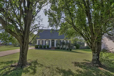 110 Saint Margarett Cir, Columbia, TN 38401