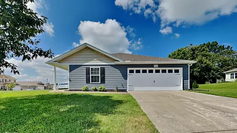 2212 Carpenter Bee Dr, Columbia, TN 38401