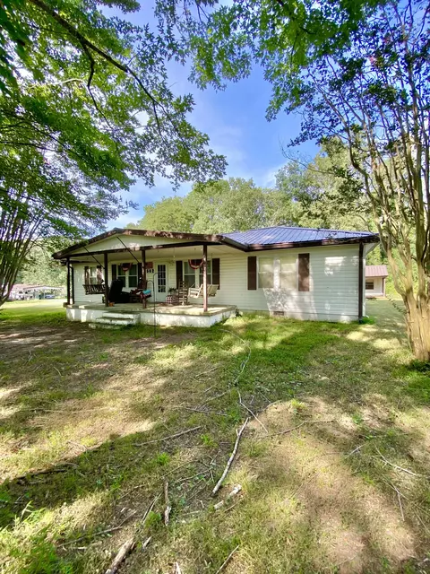 6582 Spring Creek Rd, Tullahoma, TN 37388