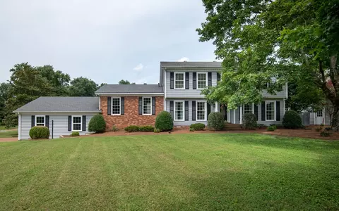 100 Iroquois Ct, Hendersonville, TN 37075