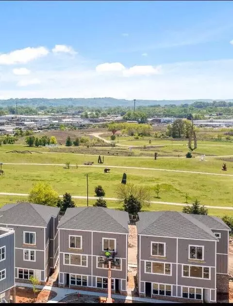 975 Montague Pl, Chattanooga, TN 37408