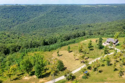 2076 Seneca Dr, Jamestown, TN 38556