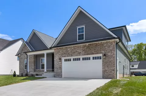 576 Bowden Dr, Clarksville, TN 37043