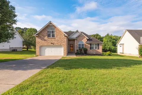 1590 Laurel Ledge Dr, La Vergne, TN 37086