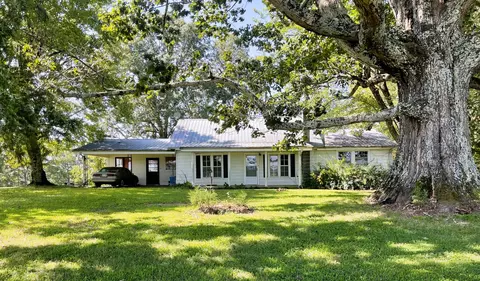 1410 Old County House Rd, Charlotte, TN 37036